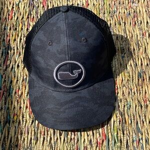 NWT Vineyard Vines trucker hat